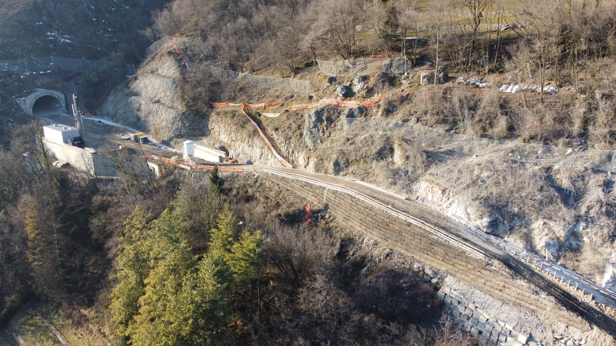 Image of Tailor-engineering about Temporary Wall, Variante di Zogno, Italy